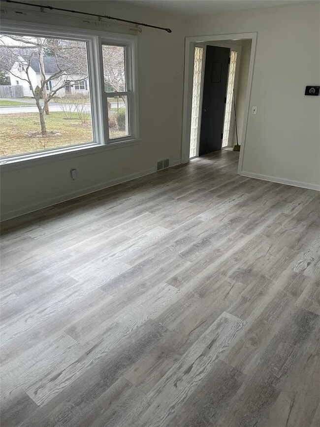 Building Photo - 705 Roosevelt Rd