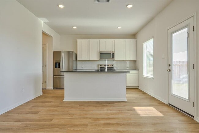 Building Photo - 129 Honey Bee Rd