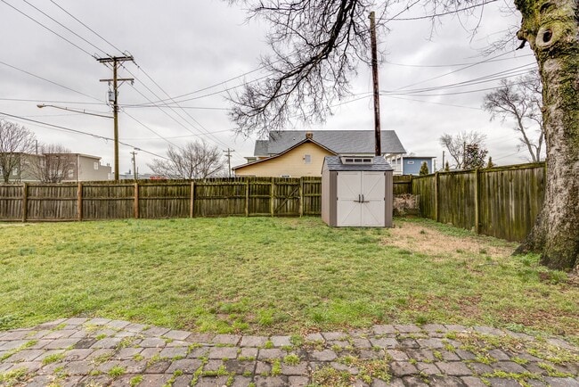 Building Photo - 712 45th Ave N