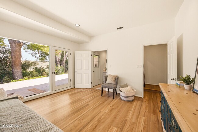 Building Photo - 6110 Colodny Dr