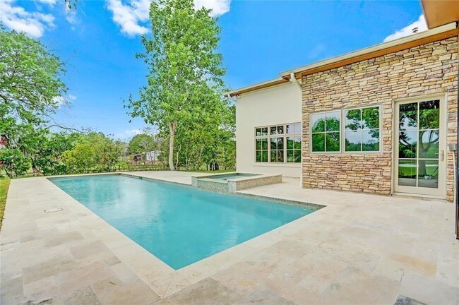 Building Photo - 5403 E river Dr