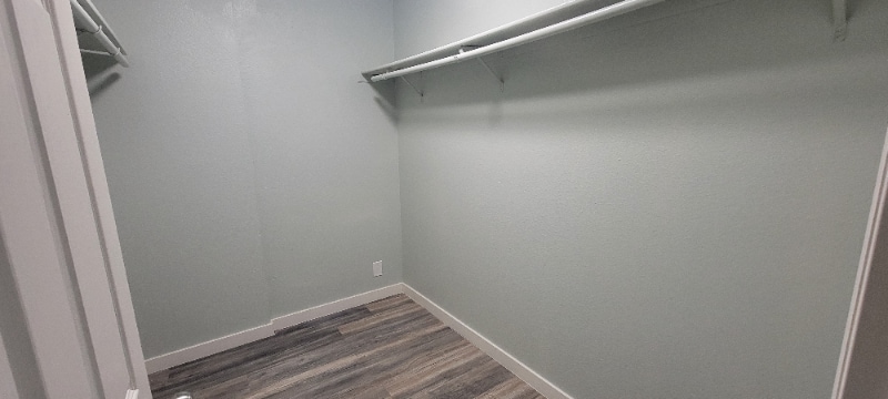 Building Photo - 102 W Basic Rd