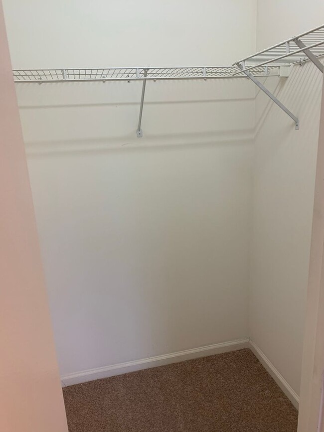 Building Photo - 113 Springwood Ln