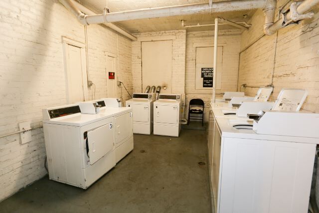 Building Photo - 4644 N Paulina St