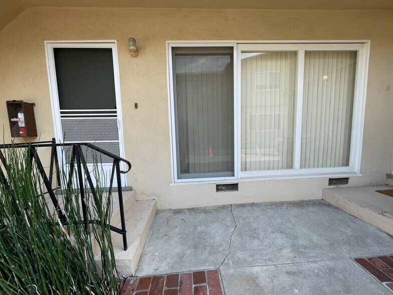 Entry Way - 14333 Albers St