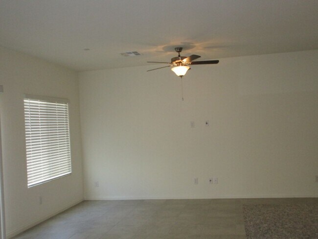Building Photo - 420 Canary Song Dr