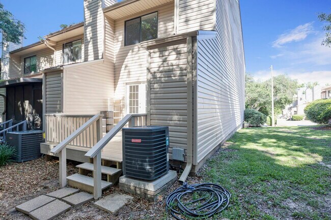 Building Photo - 4221 Brookside Dr
