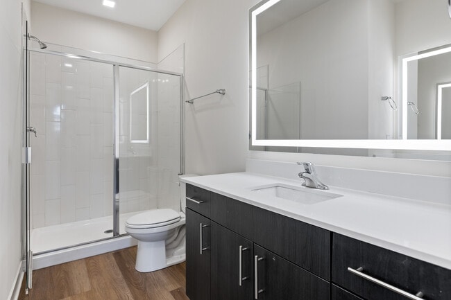 Building Photo - 818 N Wolcott Ave