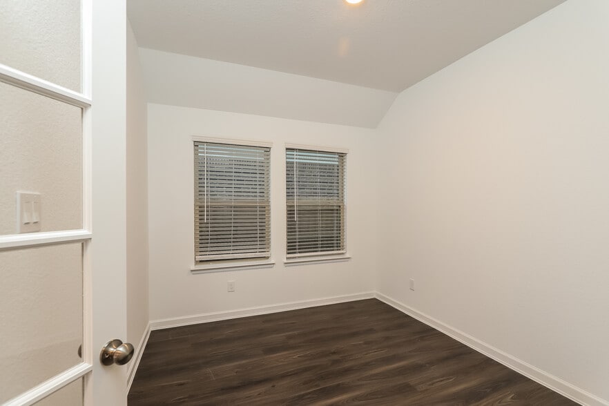 Building Photo - 5434 Tourmaline Wy