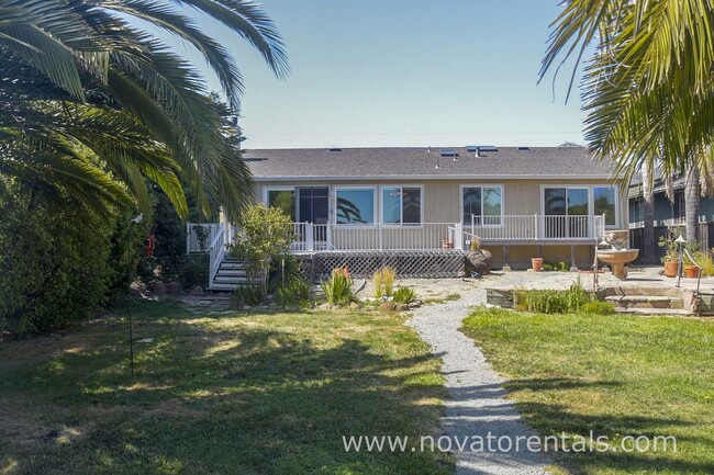 Building Photo - 986 Bel Marin Keys Blvd