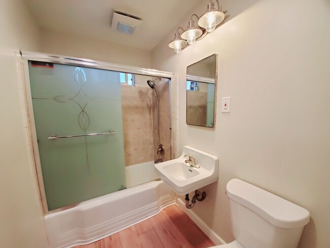 Building Photo - 2 bedroom home with garage, solar power, A...