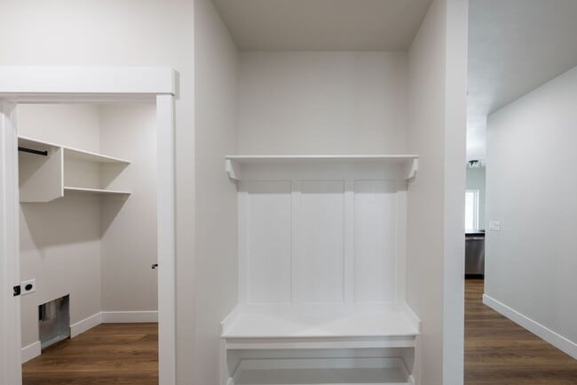 Building Photo - BEAUTIFUL 3 Bed 2 Bath Twin home in Sugar city!