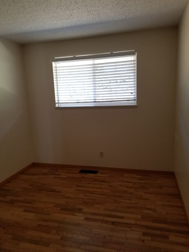 Building Photo - n601