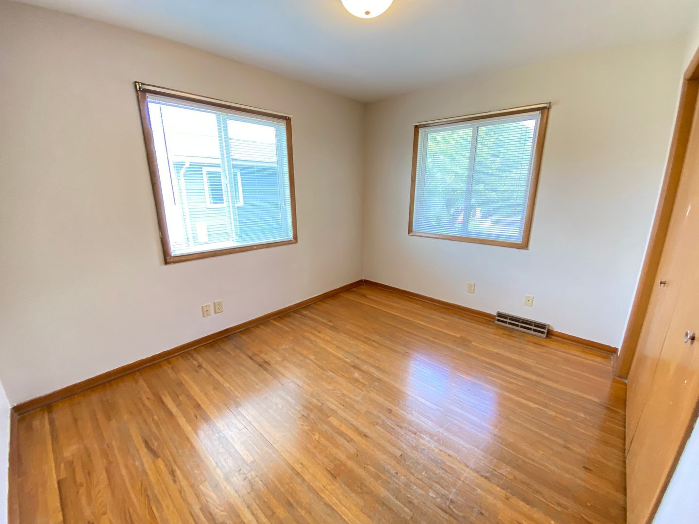 Building Photo - 610 E Seerley Blvd