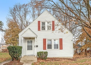 Building Photo - 405 E Woodside St