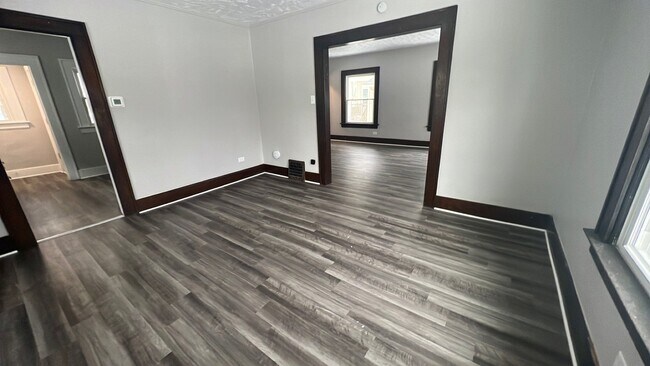 Building Photo - 943 Delia Ave
