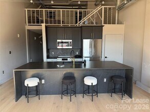 Building Photo - 715 N Graham St