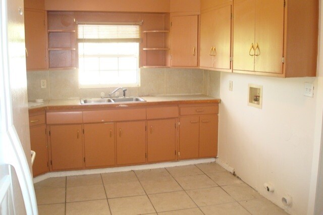 Building Photo - 2214 Peach Dr