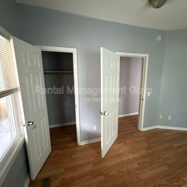 Building Photo - 2314 N Sheridan Ave