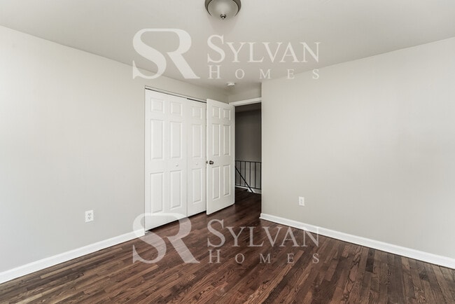 Building Photo - This inviting 4 bedroom 2 bathroom home is...