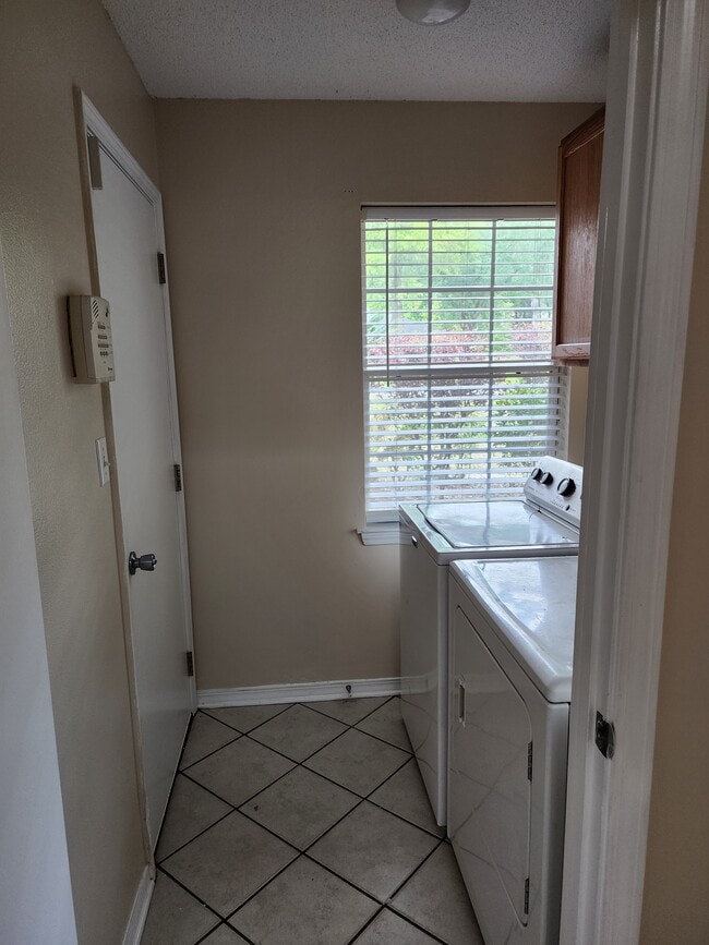 Building Photo - 5729 Bronco Pl