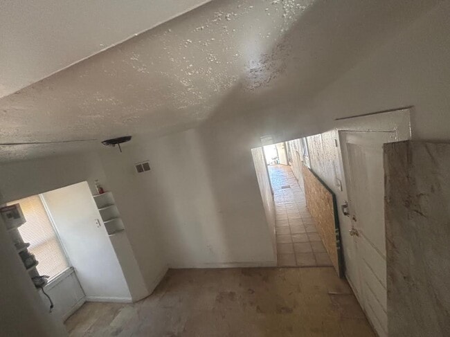 Building Photo - 5461 Hamilton Ave