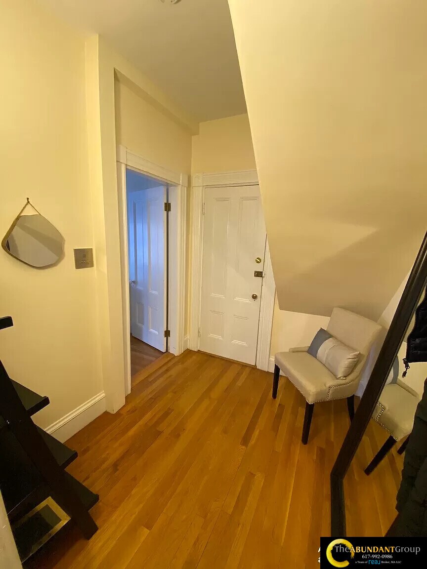 Building Photo - 17 Centre St