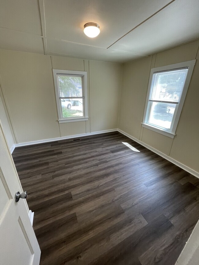 Building Photo - One Bedroom one Bathroom