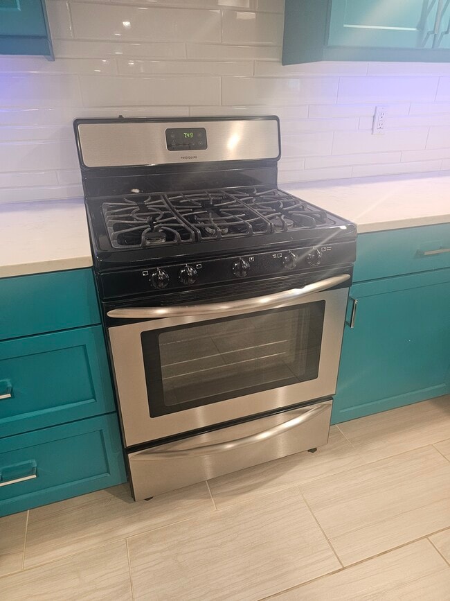 Building Photo - 3920 SE Grant St