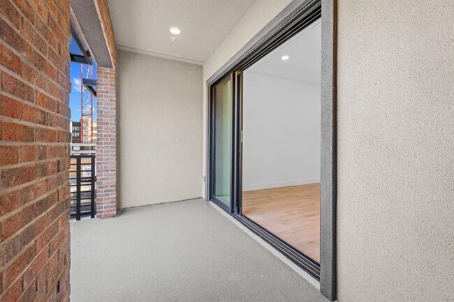 Building Photo - 302 Tea Tree Terrace