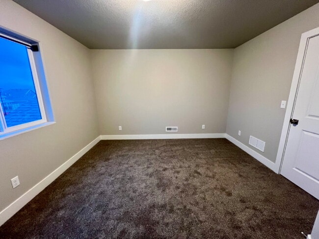 Building Photo - 3 Bedroom New Build Available Now!