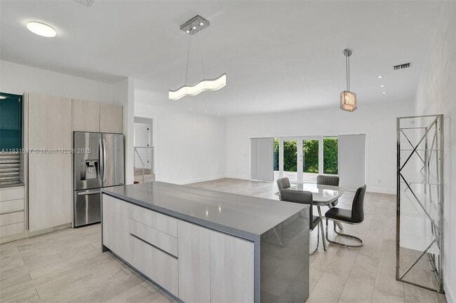 Building Photo - 8540 SW 20th St