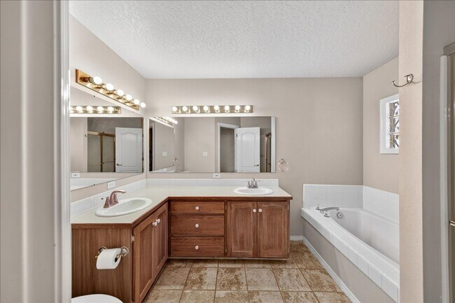Building Photo - Bright & Cozy Home on a Quiet Cul-de-Sac