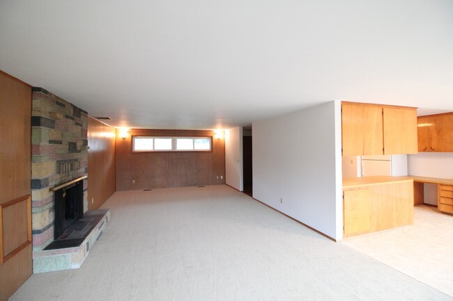 Building Photo - 3 Bed 2 Bath - One-Story - NAS Whidbey - F...