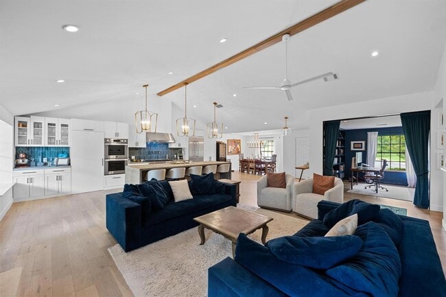Building Photo - 8307 Spring Valley Dr
