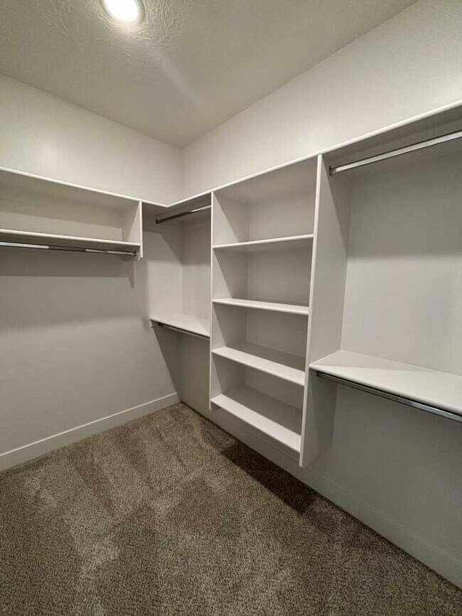 Building Photo - Crimson Park Townhome!