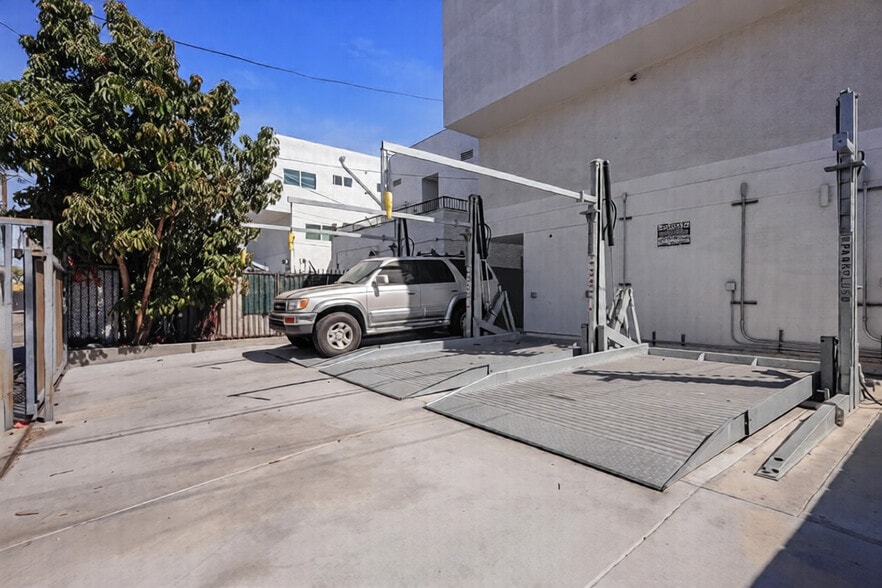 Building Photo - 1885 1/2 W 20th St