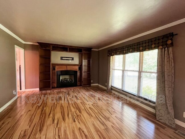 Building Photo - 1635 Green Hills Dr