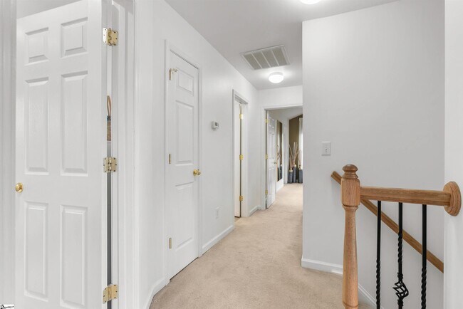 Building Photo - 154 S Lake Emory Dr