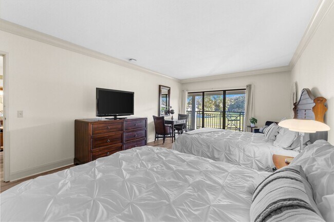 Building Photo - Furnished Resort 2/2 Condo, on Golf Course, Lake Views