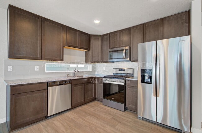 Building Photo - 5732 Thurless Ln