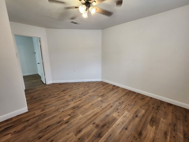 Building Photo - Renovated Beauty with a full-service Casita