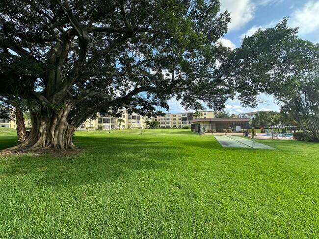 Primary Photo - 9355 SW 8th St