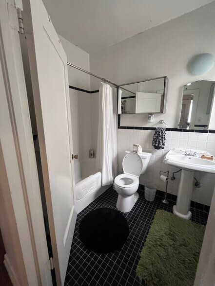 Half bath - 139 N Sycamore Ave