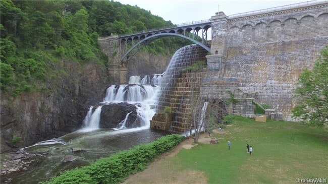 Building Photo - 197 Grand St