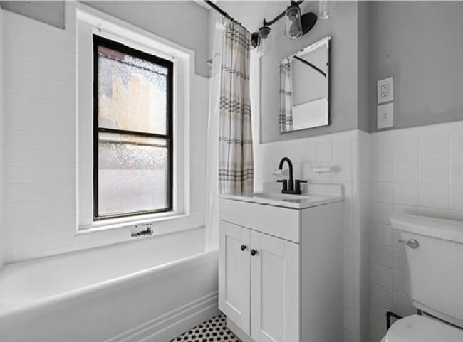 Building Photo - 857 Beacon St