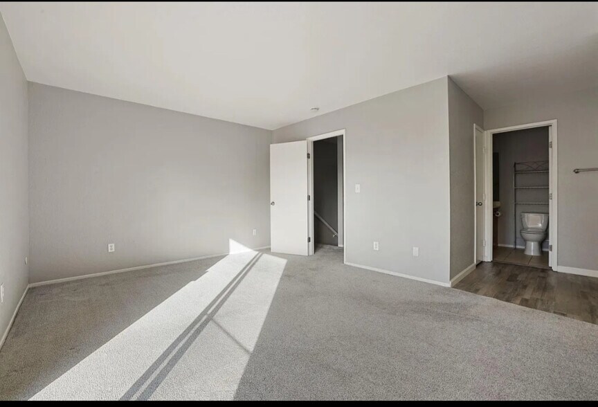 Building Photo - 552 Pirinen Ln