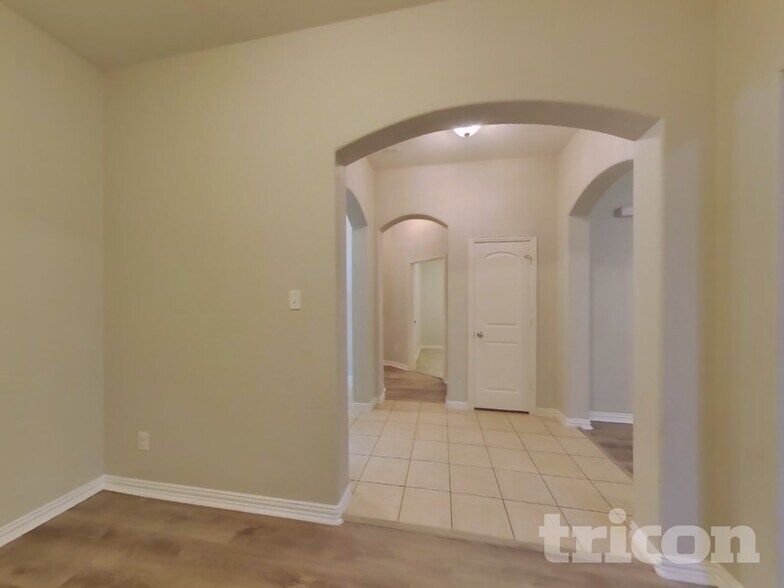 Building Photo - 207 Range Rd