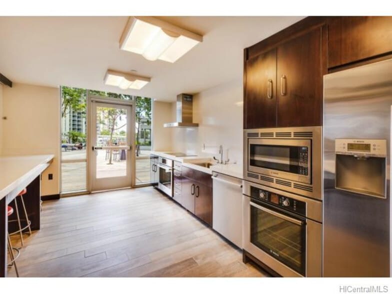 Building Photo - 1189 Waimanu St