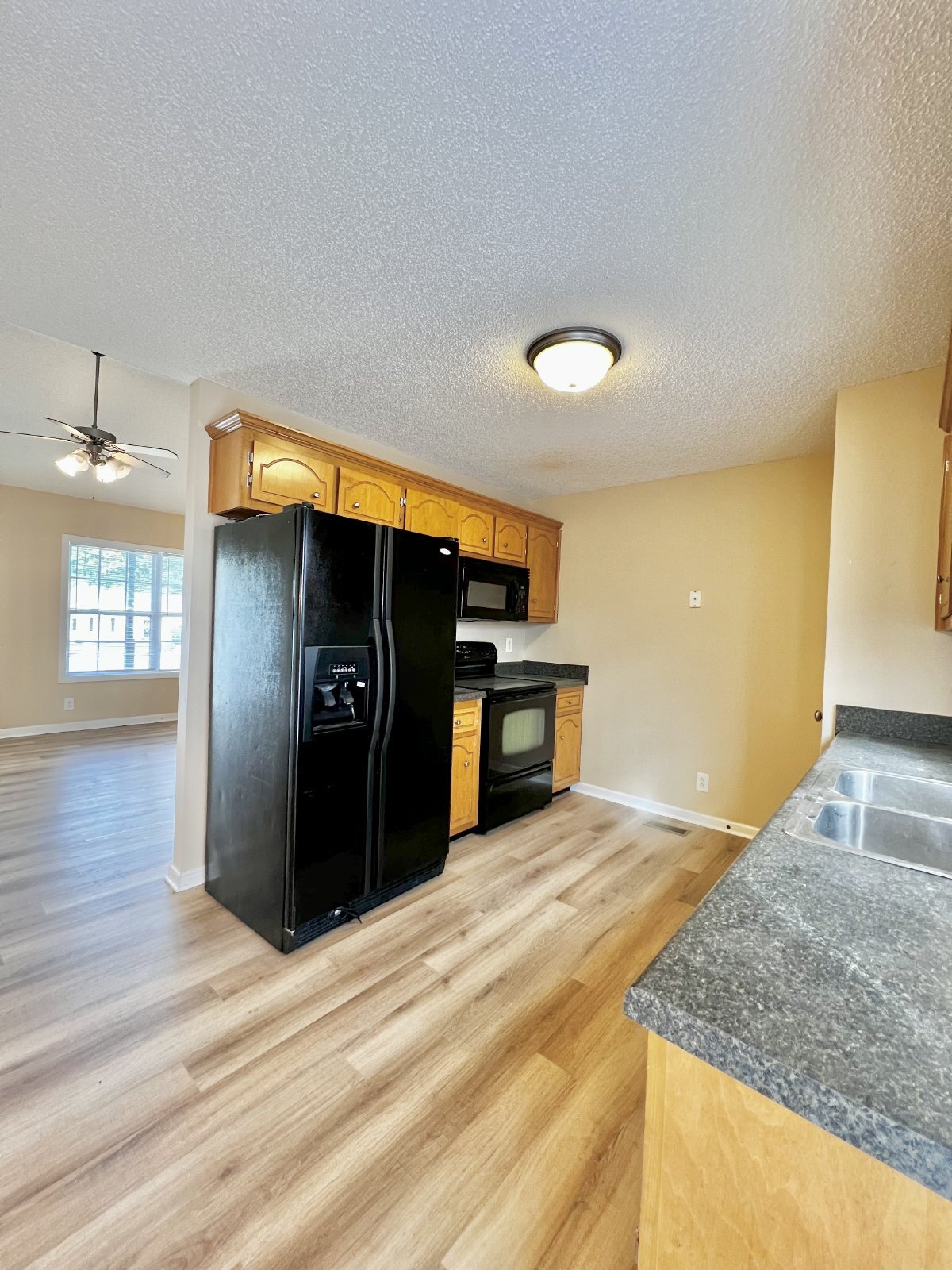 Building Photo - 397 Paris Dr